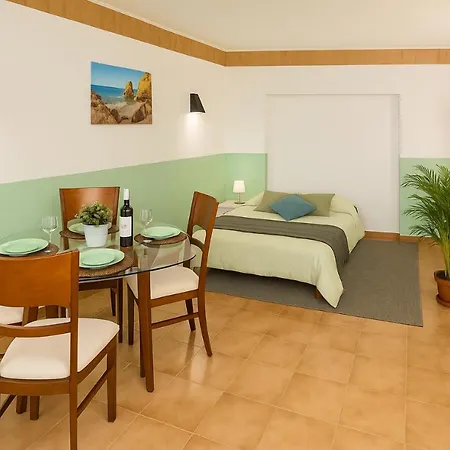 Algarve Dona Ana 88 * לאגוּ‏ש